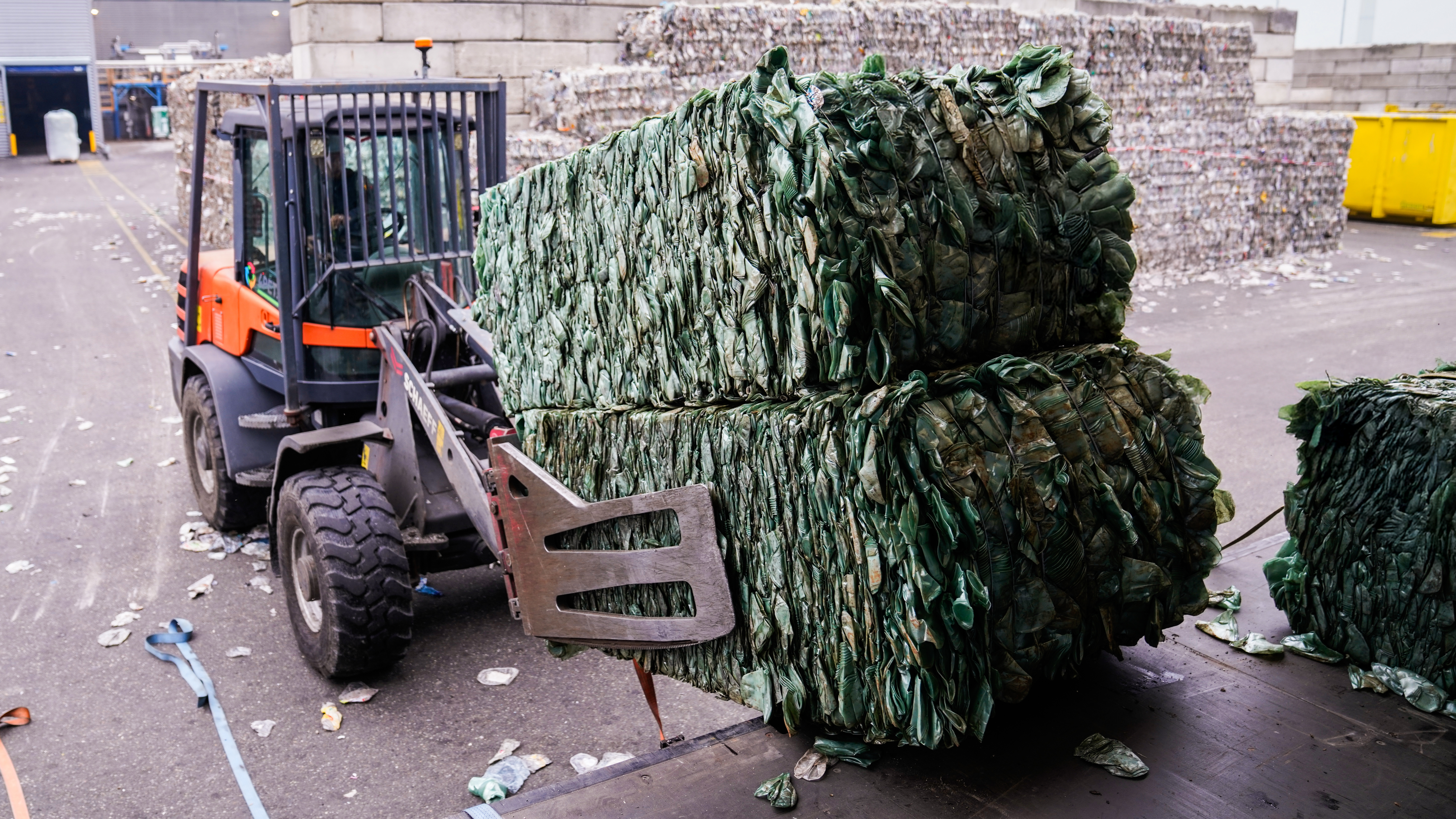 Cirrec_bales_feeding